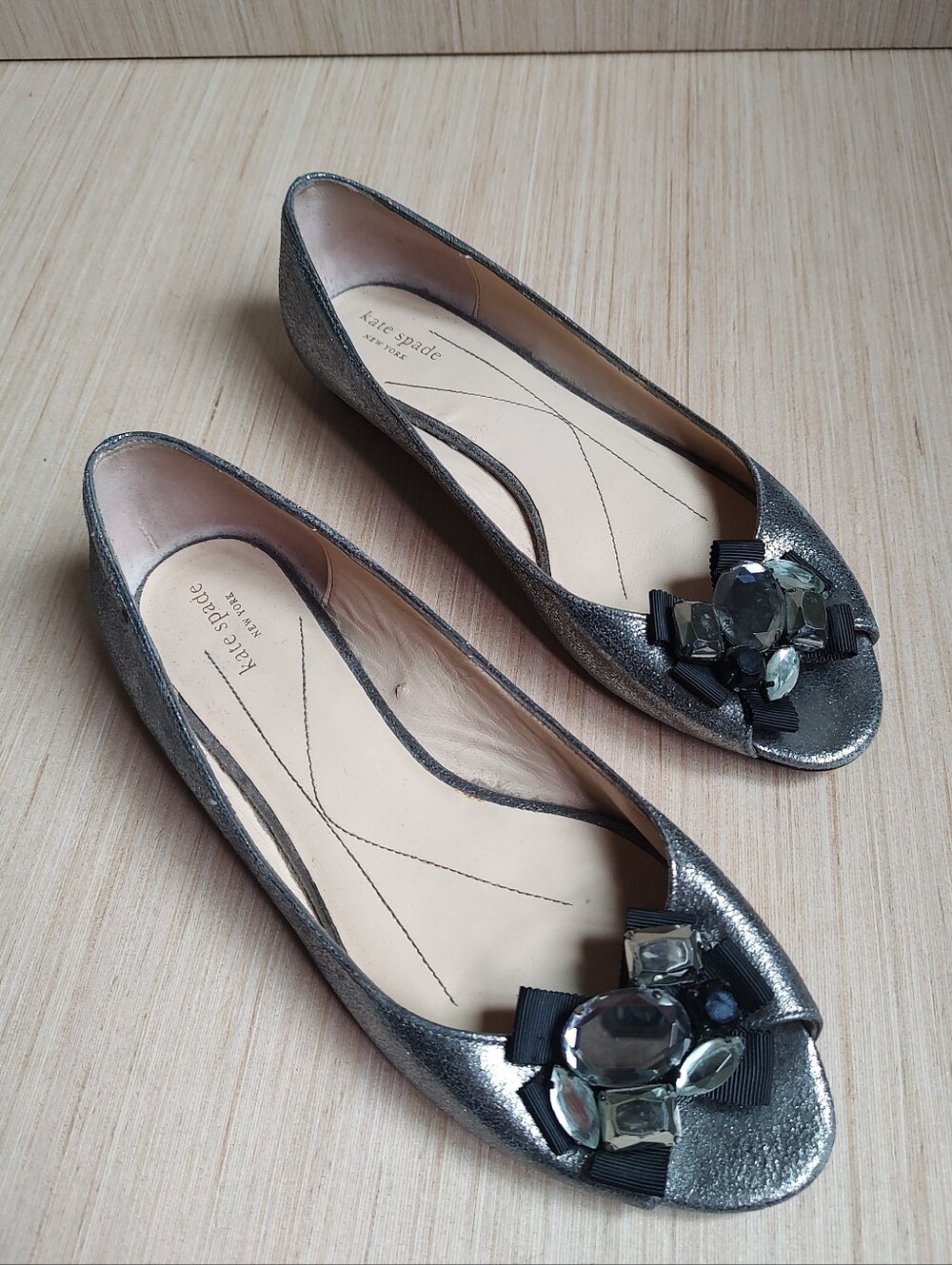 Kate Spade Open Toe Flats Jeweled Metallic Leather Grey Silver Shoes Size 8